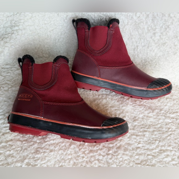 KEEN Elsa Chelsea Waterproof Boots Red Insulated Winter Pull On Womens 6.5 - Picture 2 of 6